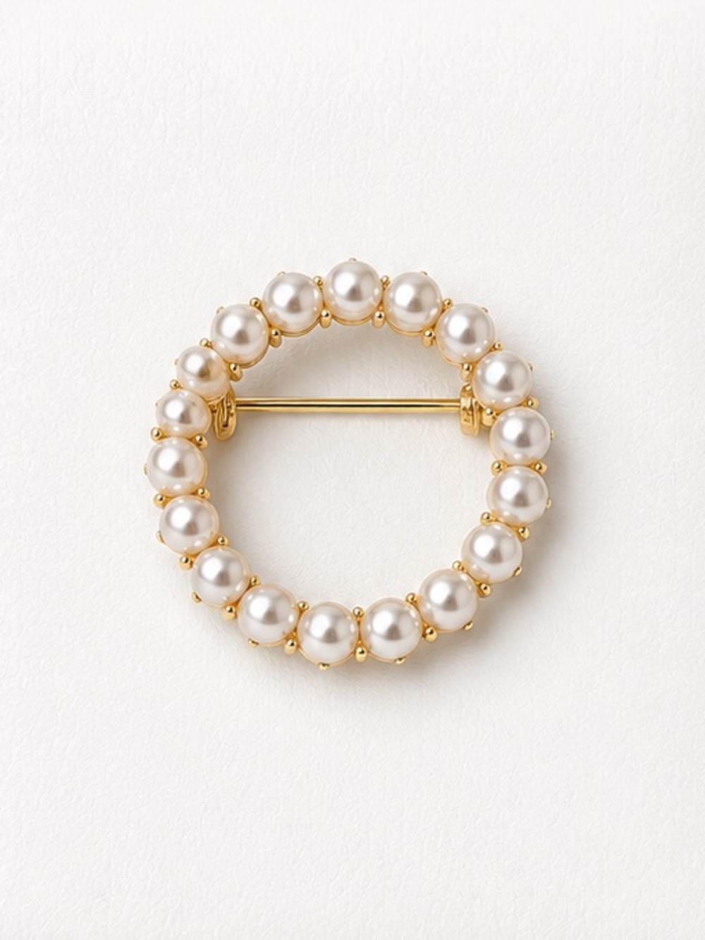 Pearl circle brooch
